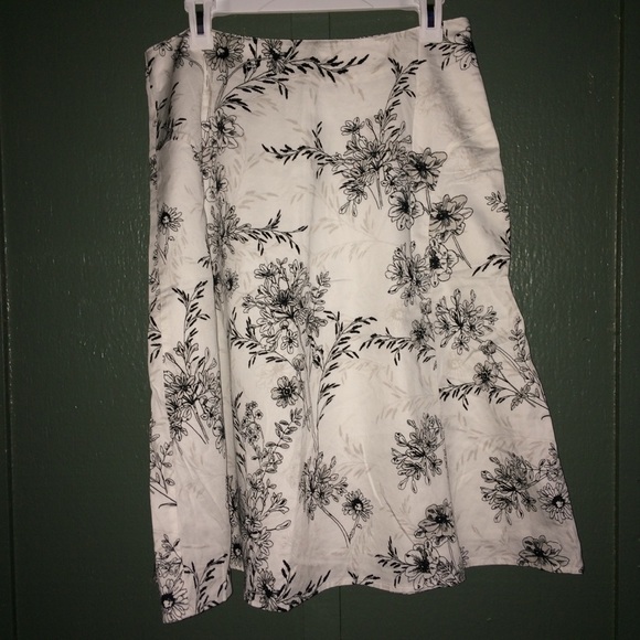 Geoffrey Beene Dresses & Skirts - 🦄 Black & white skirt